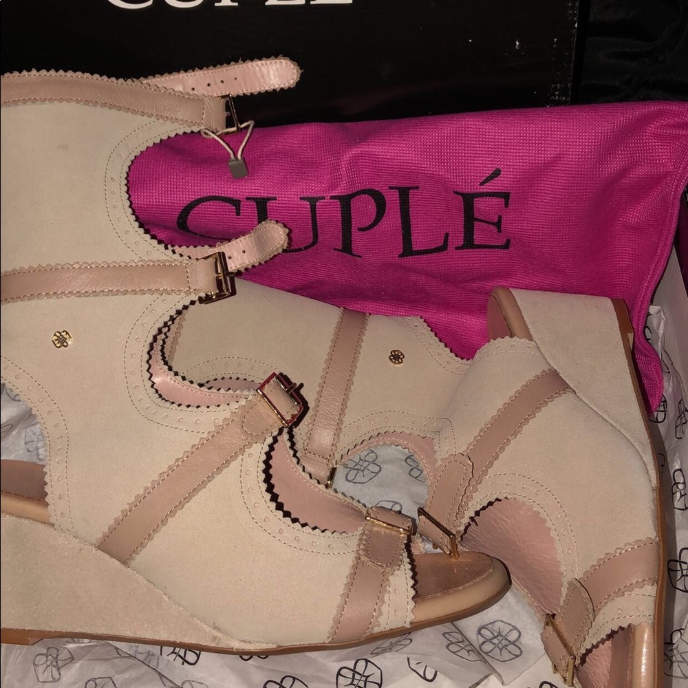 Cuplé Light Grey Buckle Sandals